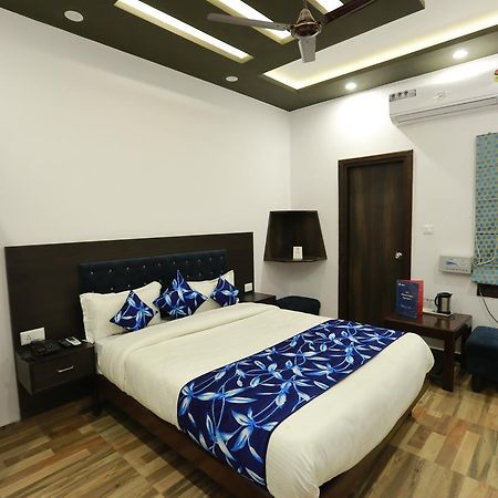 Oyo 6780 Hotel Shiva Grand Chinhat Экстерьер фото