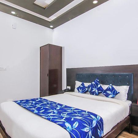 Oyo 6780 Hotel Shiva Grand Chinhat Экстерьер фото