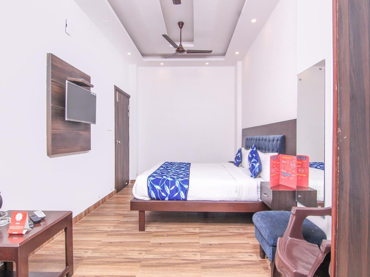 Oyo 6780 Hotel Shiva Grand Chinhat Экстерьер фото