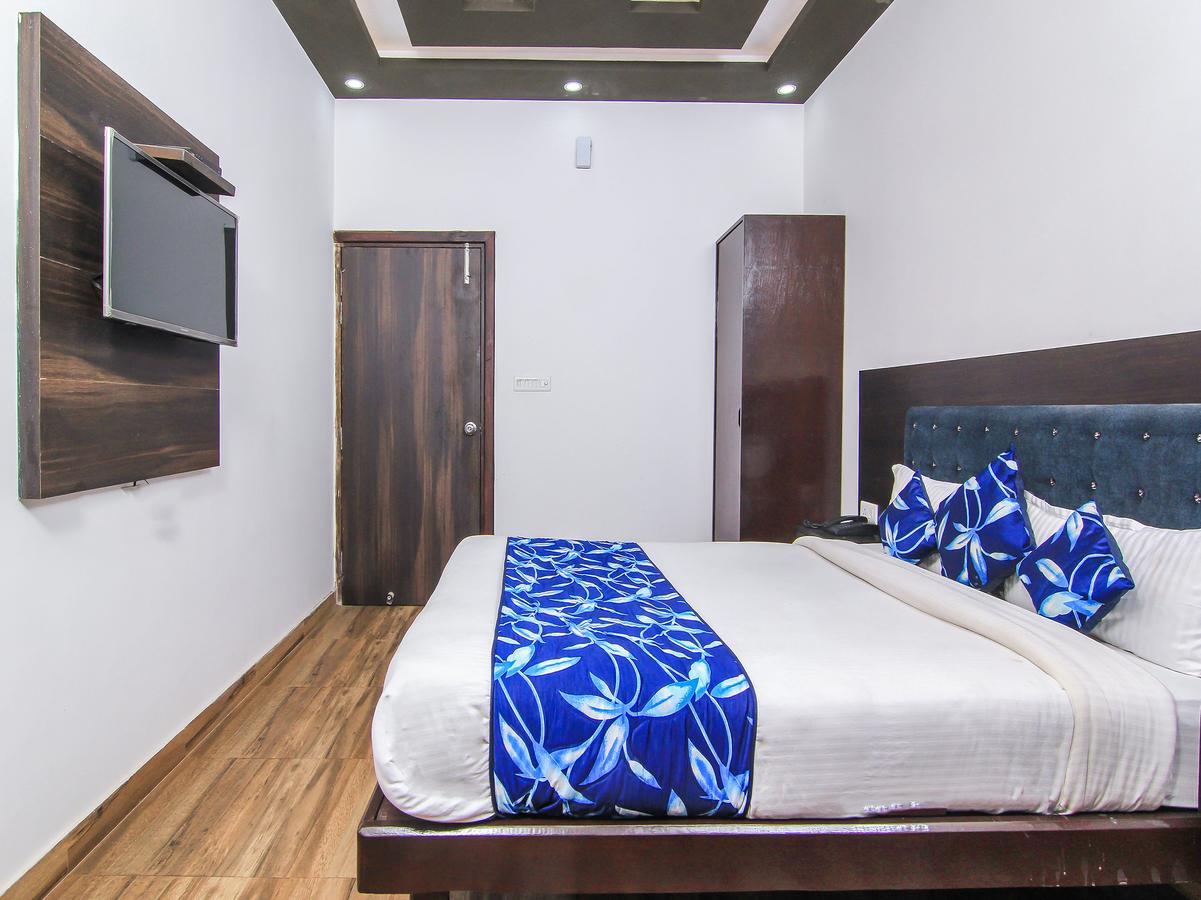 Oyo 6780 Hotel Shiva Grand Chinhat Экстерьер фото