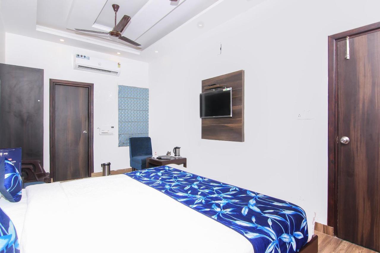 Oyo 6780 Hotel Shiva Grand Chinhat Экстерьер фото